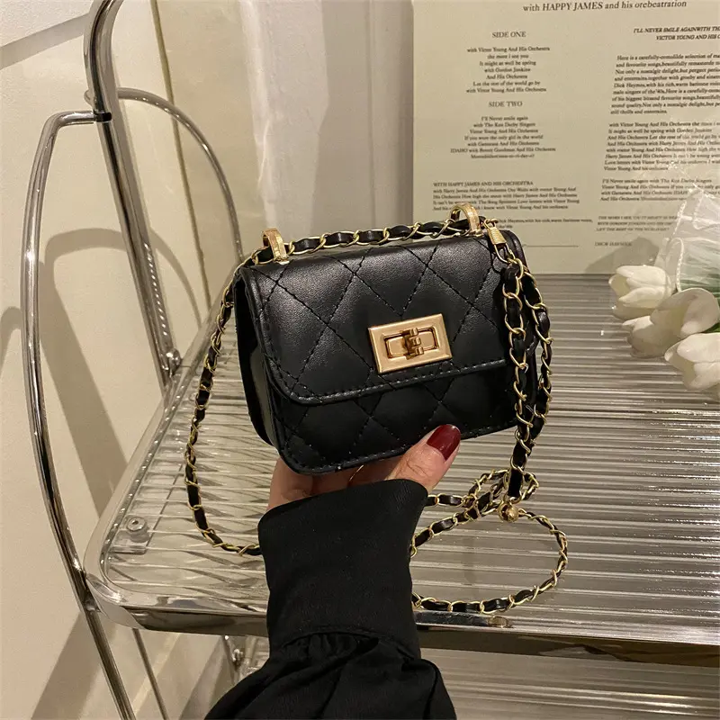 Wholesale Factory Classic Ladies Embroidery Bag Fashion Designer Retro Small Clutches Gold Chain Ladies Leather Handbags