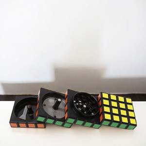 Nuevo Producto 2024, Molinillos de Hierbas en Forma de Cubo al por Mayor, Molinillo de Hierbas Grande de Plástico de 60 mm con Logotipo Personalizado - Product Image 1