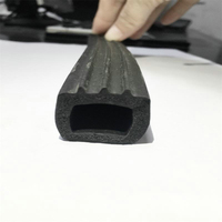 Bandes d'étanchéité en caoutchouc mousse EPDM pratiques et résistantes à l'ozone joint en caoutchouc éponge en forme de U