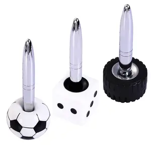 JW739 ยางฟุตบอลลูกเต๋ารูปปากกาพิมพ์โลโก้พลาสติกแม่เหล็ก levitation ปากกาลายเซ็นธนาคารโรงแรมปากกาตั้งโต๊ะ