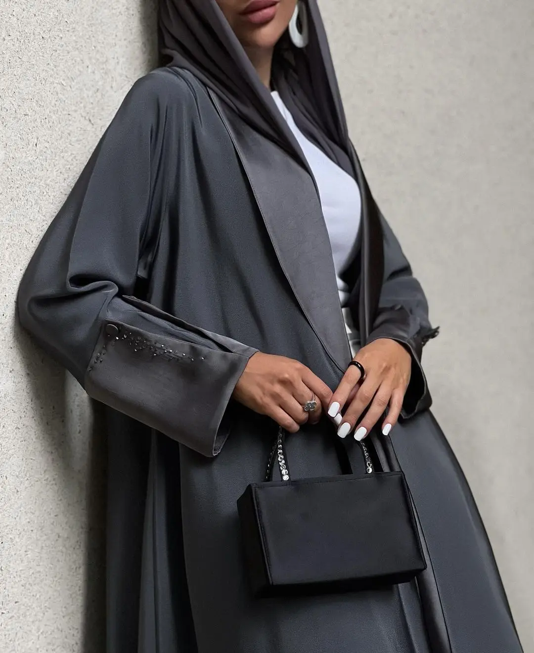 2024 EIDDRESS女性のためのファッションデイリーアバヤプレミアムグレーのイスラム教徒のアバヤは、高貴で優雅なオープンアバヤを示しています