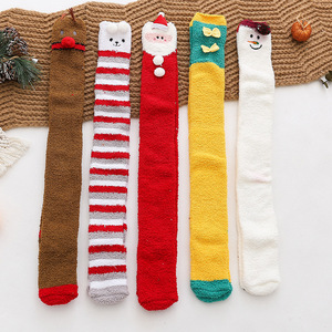 Chaussettes longues épaisses et chaudes en polaire pour femmes, design de Noël, au-dessus du genou, pour l'hiver - Product Image 2