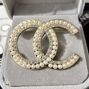 Broche Lettre Colorée Premium, Incrustée de Perles et Diamants, Style Coréen Tendance, Épingle Féminine en Alliage pour Femme - Product Image 2