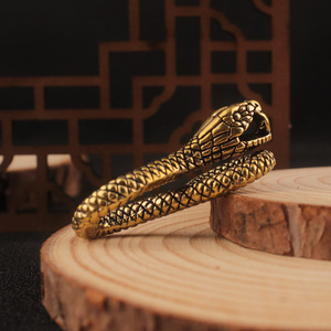 Llavero Colgante de Latón con Diseño de Pitón, Amuleto de Serpiente Metálica Vintage, Forma Irregular, Accesorio para Llaves Hecho a Mano - Product Image 2