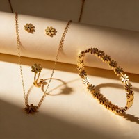 Kalung/Anting/Gelang Wanita Bentuk Hati Bahan Stainless Steel Lapis Emas 18K, Desain Khusus, Laris Manis, Mewah Ringan, Niche High-End