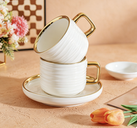 Ensemble de tasses à café réutilisables en porcelaine de luxe européenne de haute qualité avec une élégante assiette à thé de l'après-midi plaquée or à la française