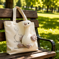 Fabricant de jouets en peluche personnalisés sur mesure – Peluches Otter et Sloth au design dessiné à la main avec accessoires d'étiquettes personnalisées pour la vente au détail