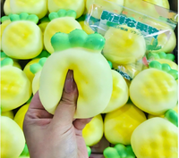 Trendy gele kleine ananasvormige squishy stressverlichtende speeltjes schattige PU langzaam rijzende squishy fruit knijp zachte kinderspeelgoedjes