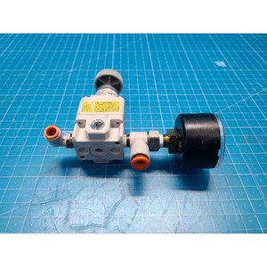 เกจวัดแรงดัน SMC IR1020 IR1020-DUN00211+0~1.1MPa ใช้แล้วตามสภาพเดิม อะไหล่อุปกรณ์เซมิคอนดักเตอร์รุ่นเก่า - Product Image 6