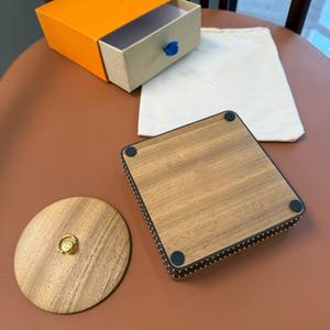 Cenicero de Madera de Nogal sin Humo, Forma Cuadrada, Estilo Americano, Tamaño Grande para Sala de Estar, Hecho en Guangdong, China - Product Image 2