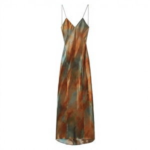 Vestido de satén de seda estampado con cuello en V y espalda descubierta de cintura alta, estilo socialité, novedad de verano - Product Image 1