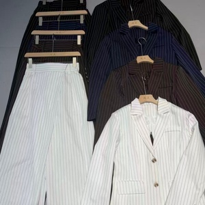 Completo da Donna Vintage di Lusso: Blazer a Righe e Pantaloni da Ufficio dal Design Ampio per Uniforme Professionale WS - Product Image 6