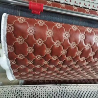 Haute qualité PU PVC éponge cuir matelassé Faux cuir tissu avec broderie pour voiture tapis en gros