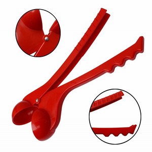Pinzas para hacer bolas de nieve para niños, herramienta para hacer bolas de nieve de plástico rojo para jugar al aire libre, para construir muñecos de nieve y peleas de bolas de nieve, de 2 a 4 años - Product Image 3