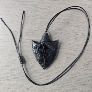 Venta al por mayor de colgantes de obsidiana tallada a mano en forma de flecha, estilo boho, cristal para atracción de riqueza, piedra decorativa tallada, piedra en bruto. - Product Image 5