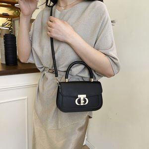 Bolso Bandolera Cuadrado Pequeño de PU, Ajustable con Botones, Ligero, Simple, Versátil, de Diseño, de Lujo, para Uso Diario, para Mujer - Product Image 6