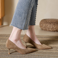 Escarpins classiques noirs en daim à bout pointu et talon chaton pour femmes, chaussures à talons à enfiler pour le bureau et le travail, vente en gros OEM ODM