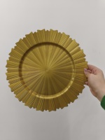 Platos de Servir de Plástico Dorado de 13 Pulgadas, Platos Base Redondos con Borde Festoneado Reutilizables con Diseño Moderno