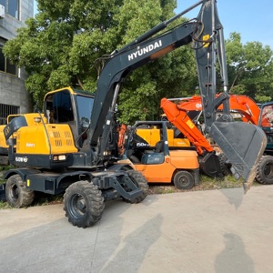 Mini-excavatrice sur pneus Hyundai 60WVS d'occasion, 6 tonnes, avec moteur et boîte de vitesses, prix bas - Product Image 5