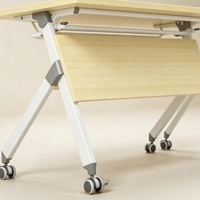 Table de formation pliante en acier laminé à froid 1,2 mm, plateau en acier estampé, revêtement électrostatique en poudre, avec roulettes et système de rangement empilable