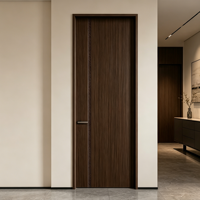 Nouvelle porte écologique pour hôtel, villa, appartement, résistante à l'humidité, surface intérieure finie, ouverture latérale, porte de maison en bois et aluminium