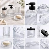 Ensemble d'accessoires de salle de bain en verre côtelé fumé de style européen, comprenant un distributeur de savon, un pot à coton, un porte-savon et un plateau, combinaison libre, OEM ODM