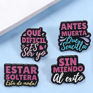 Spilla in smalto personalizzata con slogan spagnolo all'ingrosso, per accessori moda e promozione del marchio, spilla in smalto per ogni occasione - Product Image 1
