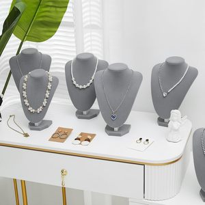 Expositor de Collares de Cuero, Maniquí para Joyería con Base Dorada para Escaparates de Joyerías, Accesorios de Fotografía - Product Image 1