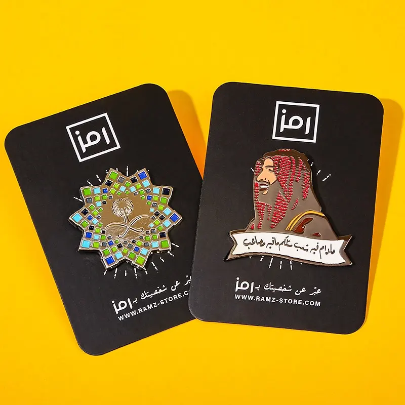 Insignia de metal saudita personalizada del fabricante, alfileres de solapa de esmalte suave de recuerdo de Arabia Saudita personalizados