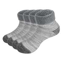 Vente en gros de chaussettes décontractées doublées en polaire épaisse pour hommes pour l'hiver pantoufles respirantes et antibactériennes pour la maison avec fonction antidérapante