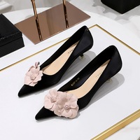 Chaussures plates noires de haute qualité à enfiler, confortables, à talon fin, avec motif floral tridimensionnel, style professionnel, pour le bureau, mariage, été, automne