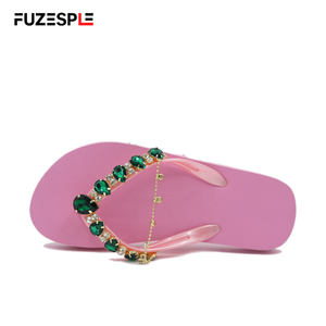 Alta calidad OEM logotipo personalizado impreso Casual suela de goma verano Playa Mujeres cristal PVC correas diarias diamantes de imitación para chanclas - Product Image 4