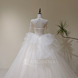 Robes de mariée bouffantes LY145 Princess à manches longues avec broderie en dentelle - Product Image 4