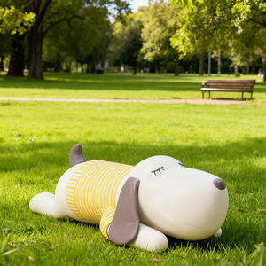 Sculpture <span class=keywords><strong>de</strong></span> <span class=keywords><strong>chien</strong></span> endormi <span class=keywords><strong>en</strong></span> fibre <span class=keywords><strong>de</strong></span> verre personnalisée pour l'affichage dans les centres commerciaux, décoration intérieure mignonne pour les magasins - Product Image 2