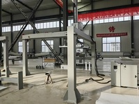Machine robotisée à portique automatique pour le chargement et le déchargement de panneaux et de plaques en bois