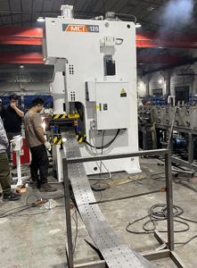 כבד ישרה טור גליל טור להרכיב מכונת מחסן מדף קו plc מנוע הילוך נושאת פלדה מסגרת purlin - Product Image 5