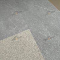 Panel de Pared Ranurado de Cuatro Lados con Relieve SPC de Grado Profesional, Revestimiento de Pared con Textura de Piedra de Tamaño Personalizado para Decoración de Edificios