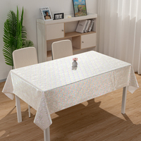 Nappe rectangulaire en PVC blanc irisé effet nacre, lavable, pour banquets