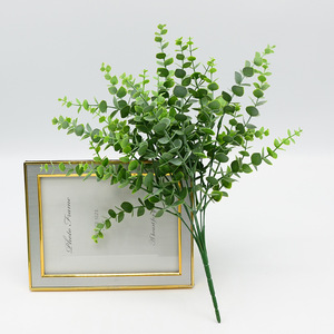 Bouquet d'eucalyptus artificiel Dongchen Crafts, fleurs en soie, verdure décorative pour la maison et la décoration de mariage - Product Image 1