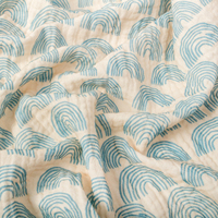 Couverture d'allaitement personnalisée OEM en mousseline de coton biologique douce 105x70cm avec encolure en arc pour l'alimentation du bébé
