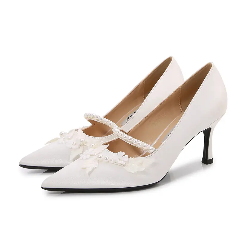 Penjualan Terbaik dari pabrik sepatu pernikahan Satin pengantin mutiara putih ujung runcing untuk wanita
