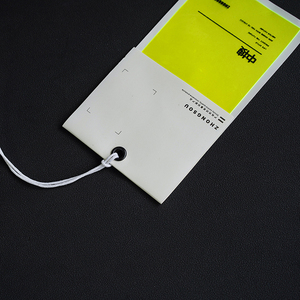 ป้ายกระดาษสำหรับเสื้อผ้า รองเท้า และกระเป๋า ขายส่ง สำหรับแบรนด์ ดีไซน์โดดเด่น ป้ายห้อยสินค้าหรูหราสำหรับเสื้อผ้า ป้ายห้อยแบบสวิงเป็นมิตรกับสิ่งแวดล้อม - Product Image 4