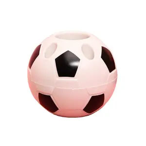 カスタムサッカープロモーションギフトオフィスアクセサリーデスクトップサッカーペンシルホルダースタンドプラスチックペンホルダー
