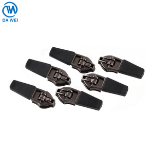 Personalizado de alta calidad de metal Dawei marca fábrica al por mayor #3 Nylon resorte deslizador tirador de cremallera Auto bloqueo sin níquel para bolsas - Product Image 6