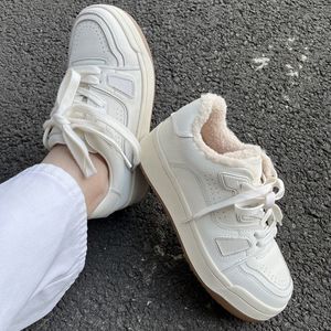 Nouvelles baskets blanches à semelle épaisse avec isolation hivernale et baskets décontractées en cuir véritable à lacets avec finition vieillie - Product Image 3