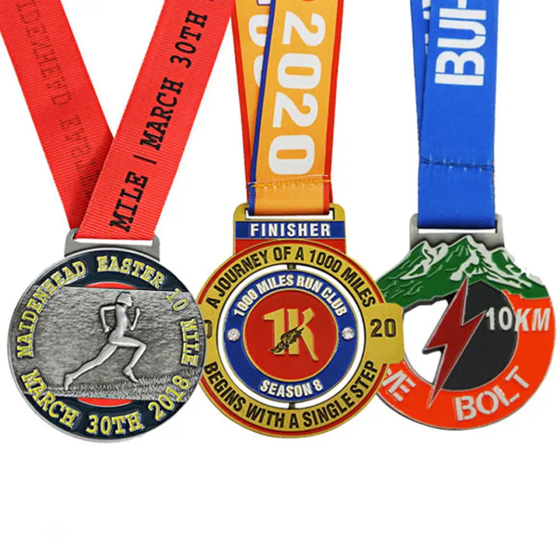 Oem Herstellung benutzer definierte Fußball Gold 3d Medaillen Rennen Laufen Metall Marathon Sport medaille mit Band