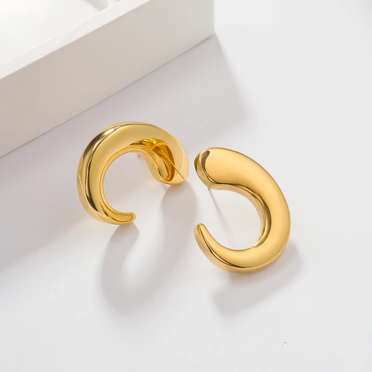 Mode 18K Gold plattiert C-Stift-Ohrringe Damen Designer Tarn-frei klobig Edelstahl dick CC-Schlinge Ohrring Schmuck