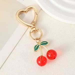 Ciondolo a Cuore per Borsa Bestseller, Ciondolo in Metallo a Forma di Cuore, Ciondolo Trasparente Rosso e Rosa, Portachiavi a Forma di Ciliegia - Product Image 2