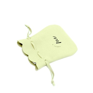 Bolsa de Joyería de Microfibra Beige con Cordón y Diseño y Logotipo Personalizados - Product Image 1