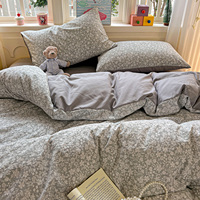 Parures de lit aux motifs floraux vibrants qui vous transportent dans un champ de fleurs, avec housse de couette, drap plat ou option drap-housse